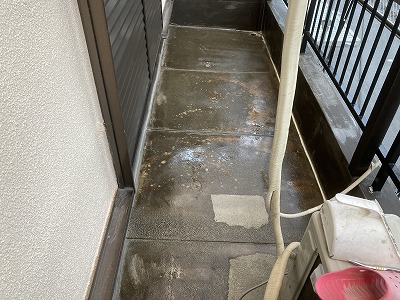 ベランダ　プライマー塗布